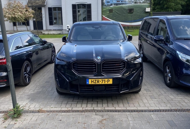 BMW XM G09 Label Red