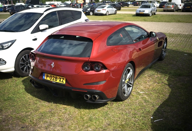 Ferrari GTC4Lusso