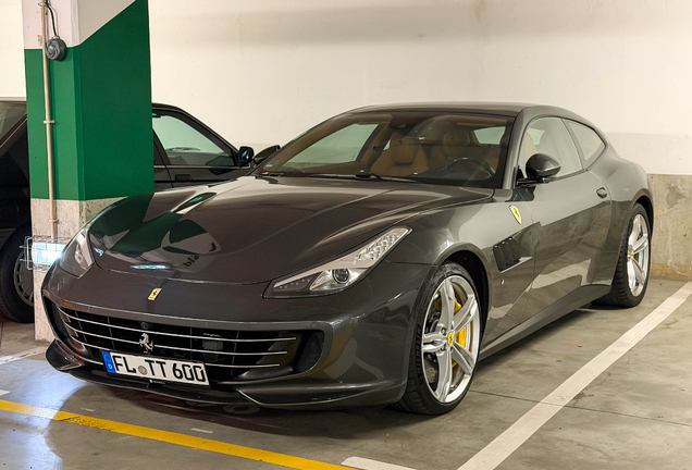 Ferrari GTC4Lusso