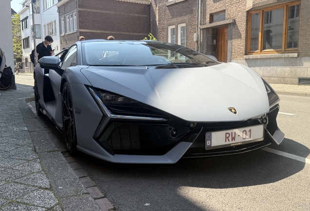 Lamborghini Revuelto