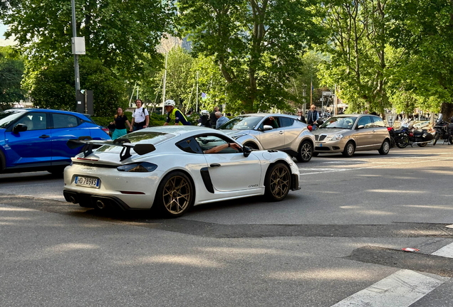 Porsche 718 Cayman GT4 RS Weissach Package