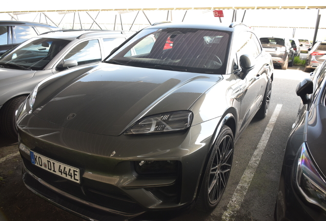 Porsche Macan EV Turbo