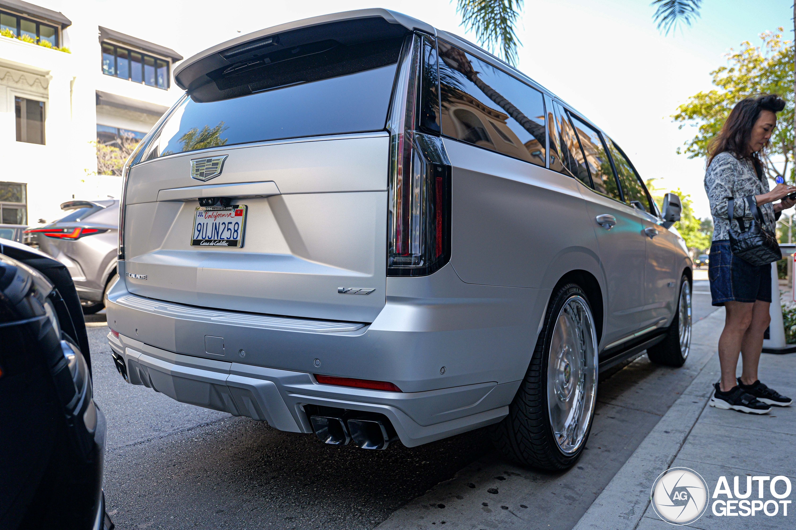 Monochrome Madness op Moederdag: Cadillac Escalade-V