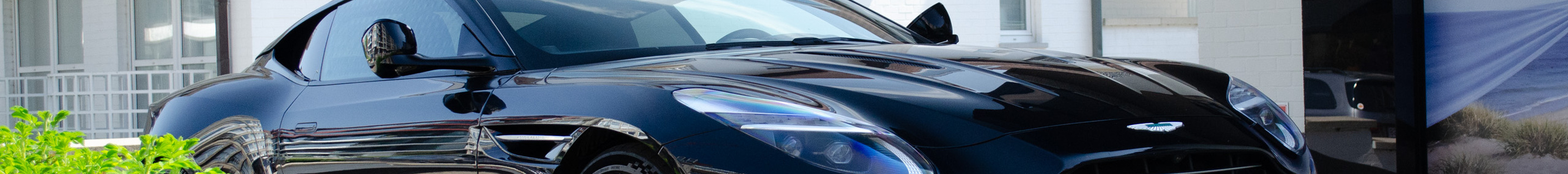 Aston Martin DB12