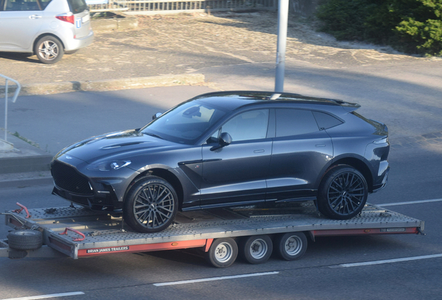 Aston Martin DBX S