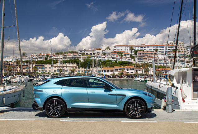 Aston Martin DBX707