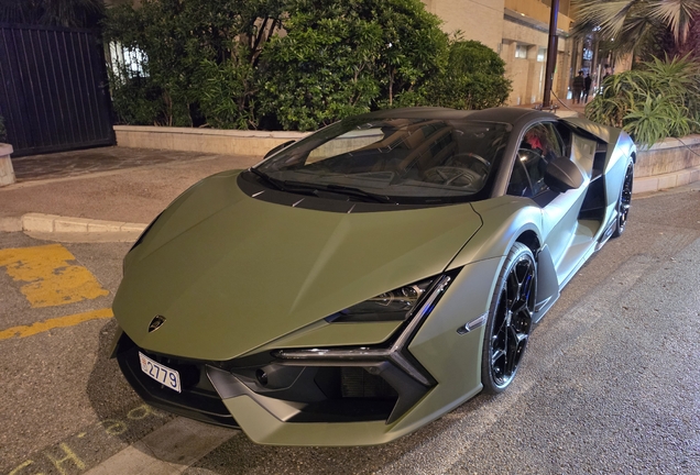 Lamborghini Revuelto