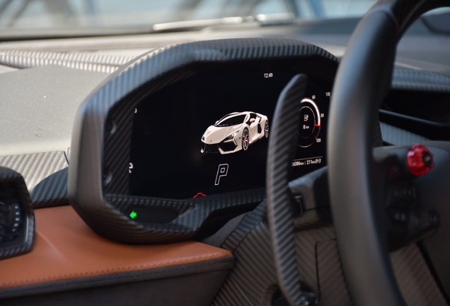 Lamborghini Revuelto