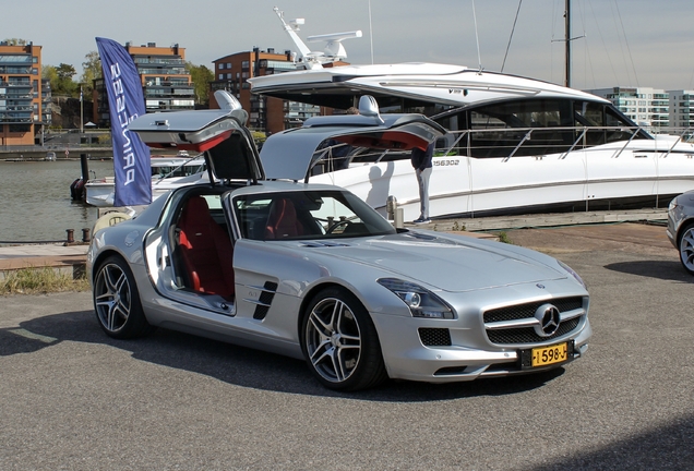 Mercedes-Benz SLS AMG