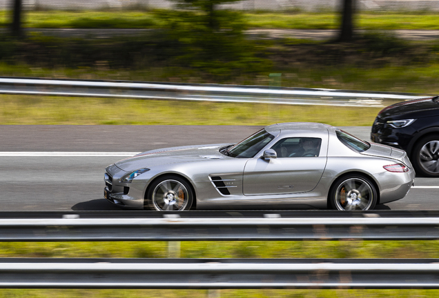 Mercedes-Benz SLS AMG