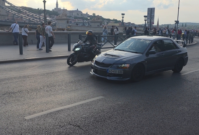 Mitsubishi Lancer Evolution VIII MR FQ-340