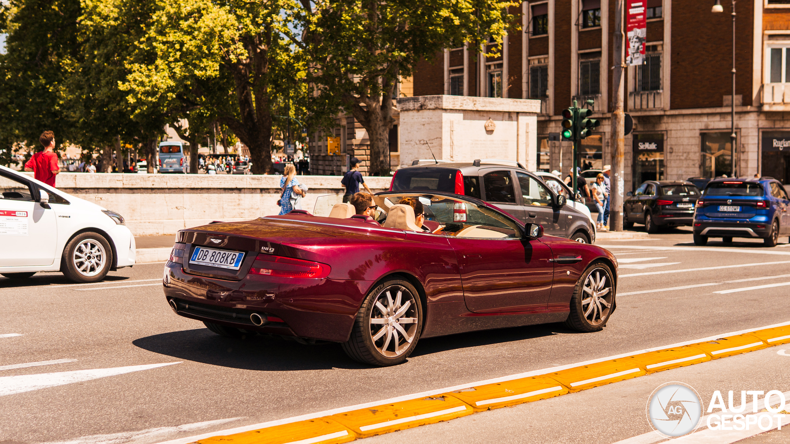 Fraaie Aston Martin DB9 duikt na bijna twintig jaar weer op