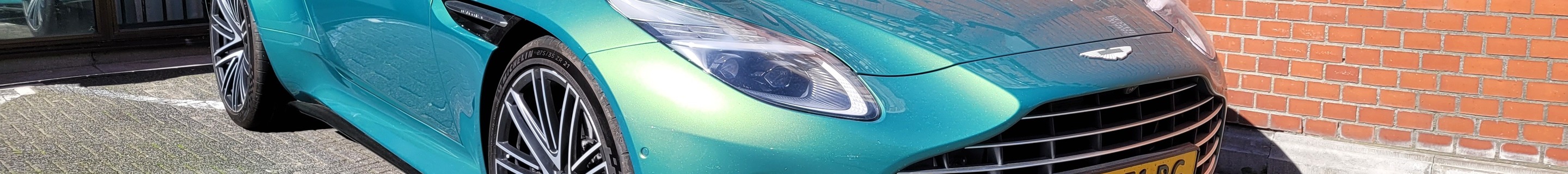 Aston Martin DB12 Volante