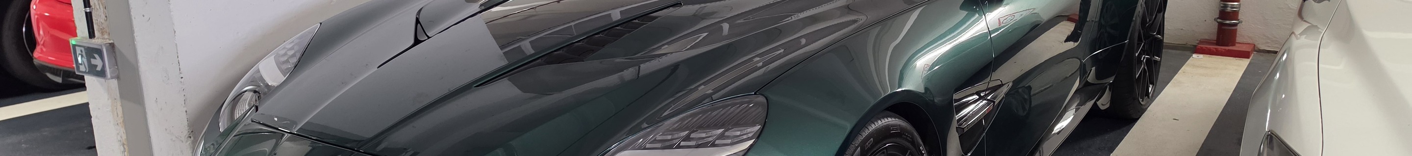 Aston Martin Vanquish Volante 2025