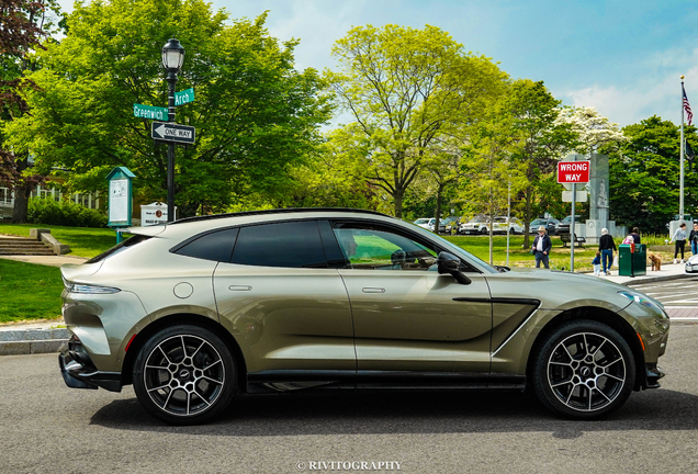 Aston Martin DBX707