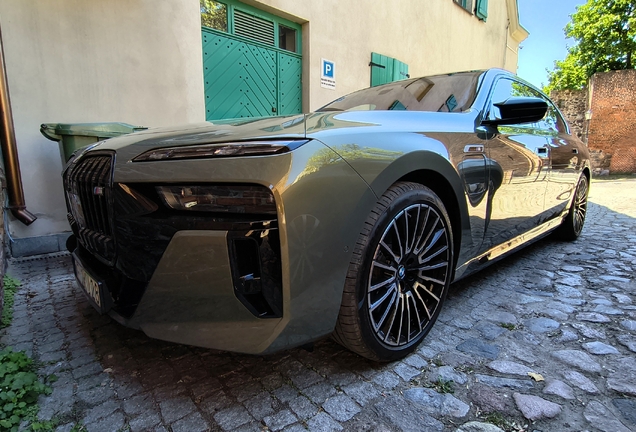 BMW M760e xDrive