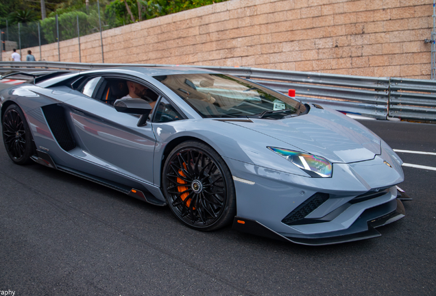Lamborghini Aventador S LP740-4 Nero Design