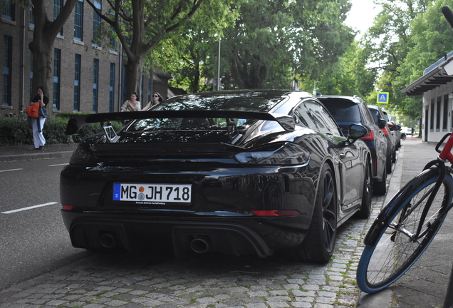 Porsche 718 Cayman GT4