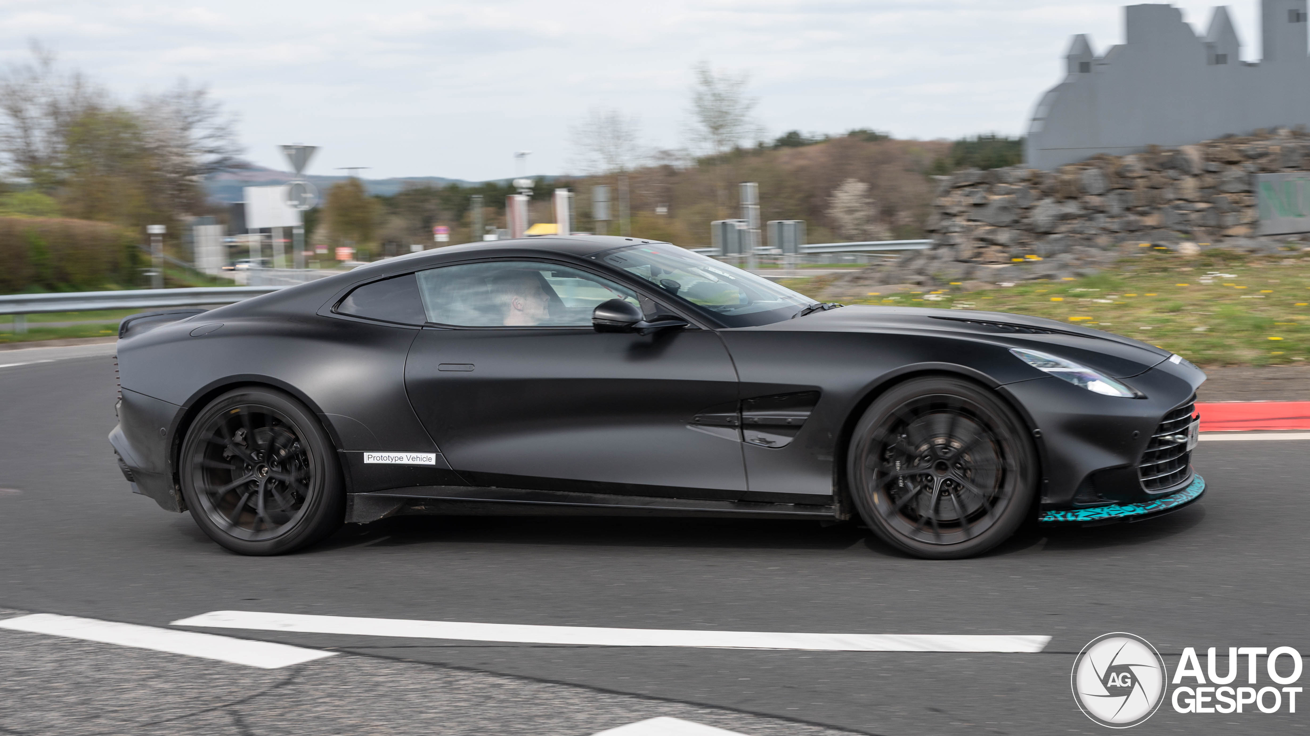 Aston Martin Vanquish S 2027
