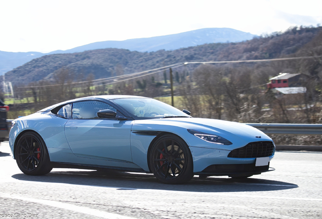 Aston Martin DB11 V8