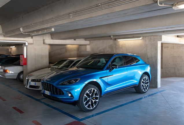 Aston Martin DBX