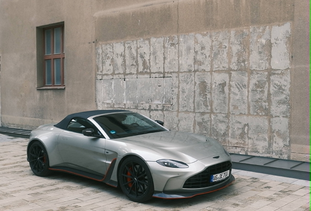 Aston Martin V12 Vantage Roadster 2023
