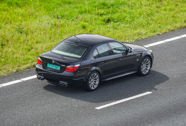 BMW M5 E60 2005