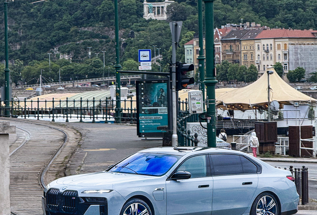 BMW M760e xDrive