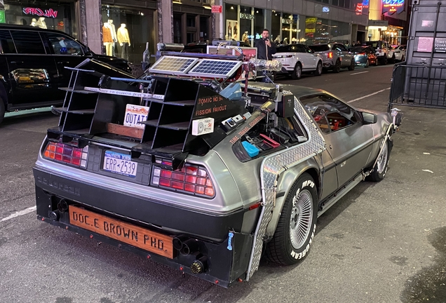 DeLorean DMC-12
