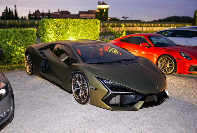 Lamborghini Revuelto