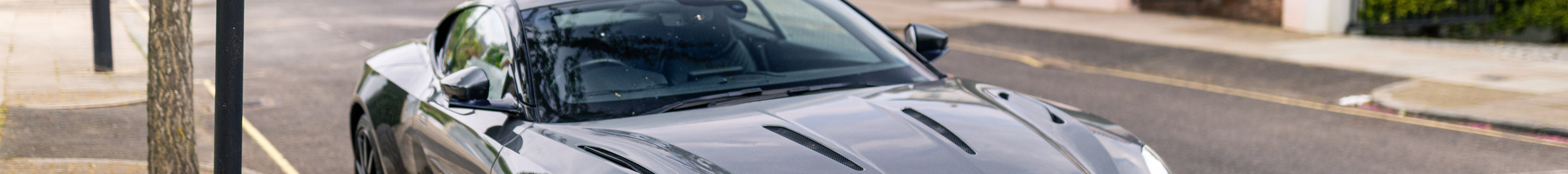 Aston Martin DB11