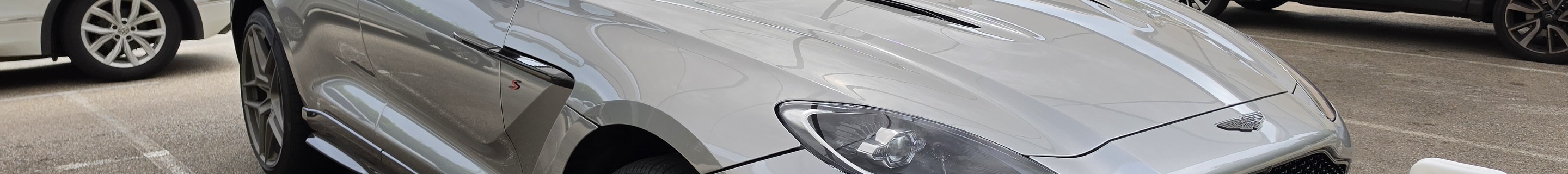 Aston Martin DBX S