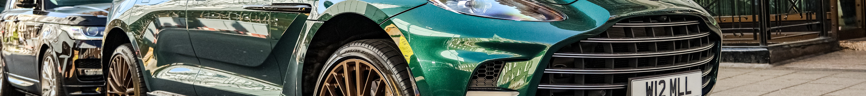 Aston Martin DBX707