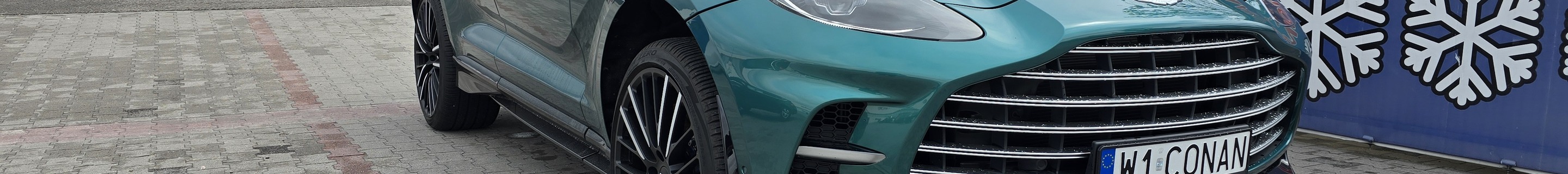 Aston Martin DBX707