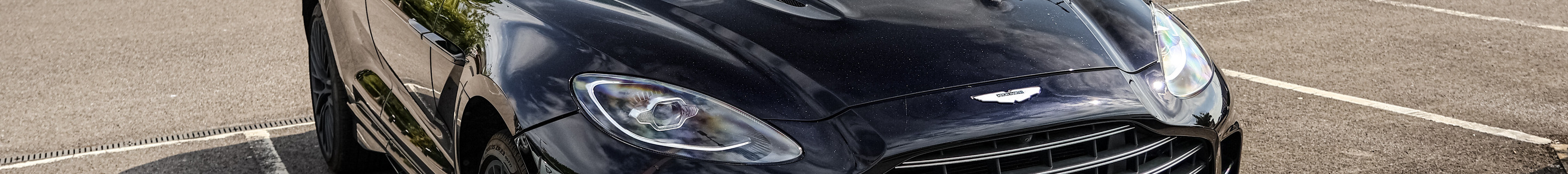 Aston Martin DBX707