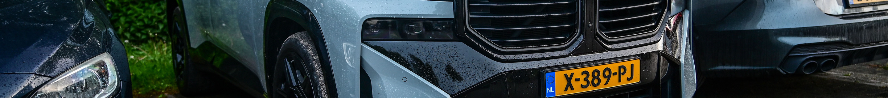 BMW XM G09 Label Red