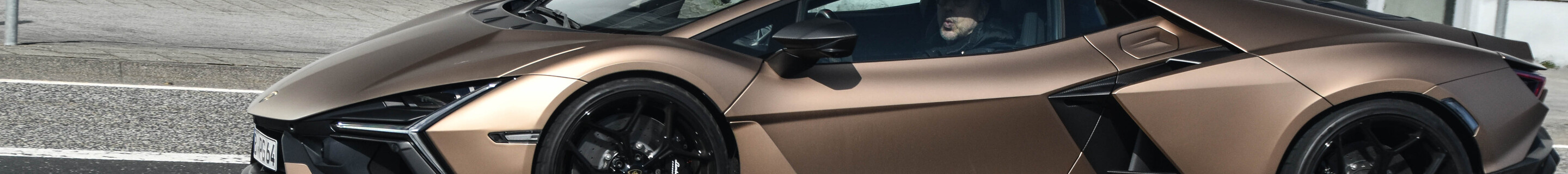 Lamborghini Revuelto