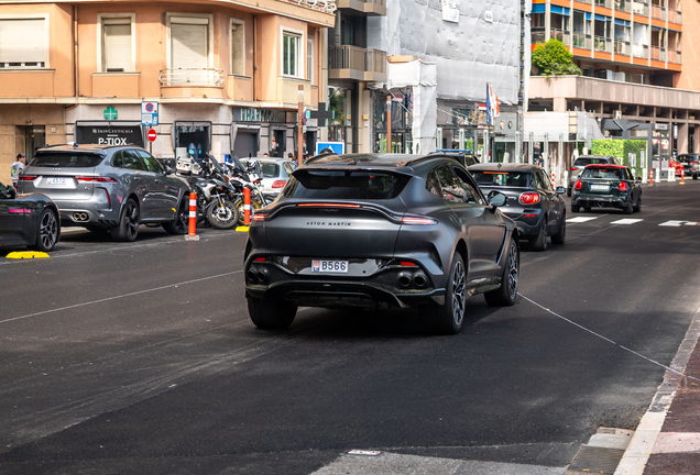 Aston Martin DBX707