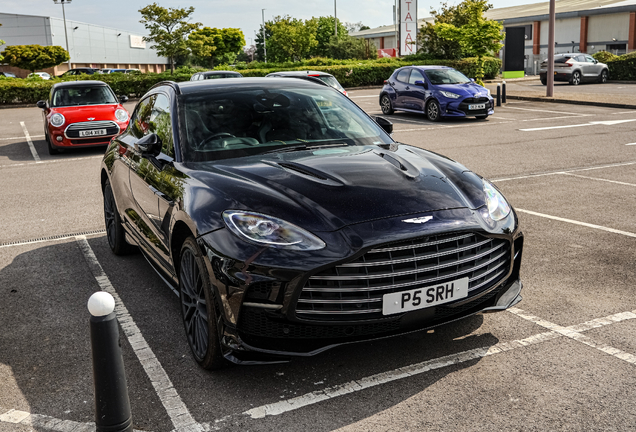 Aston Martin DBX707