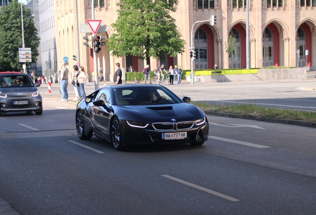 BMW i8