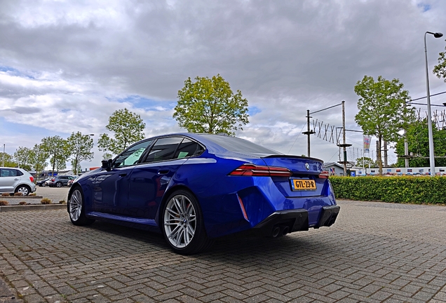 BMW M5 G90