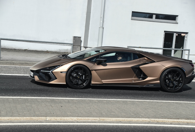 Lamborghini Revuelto