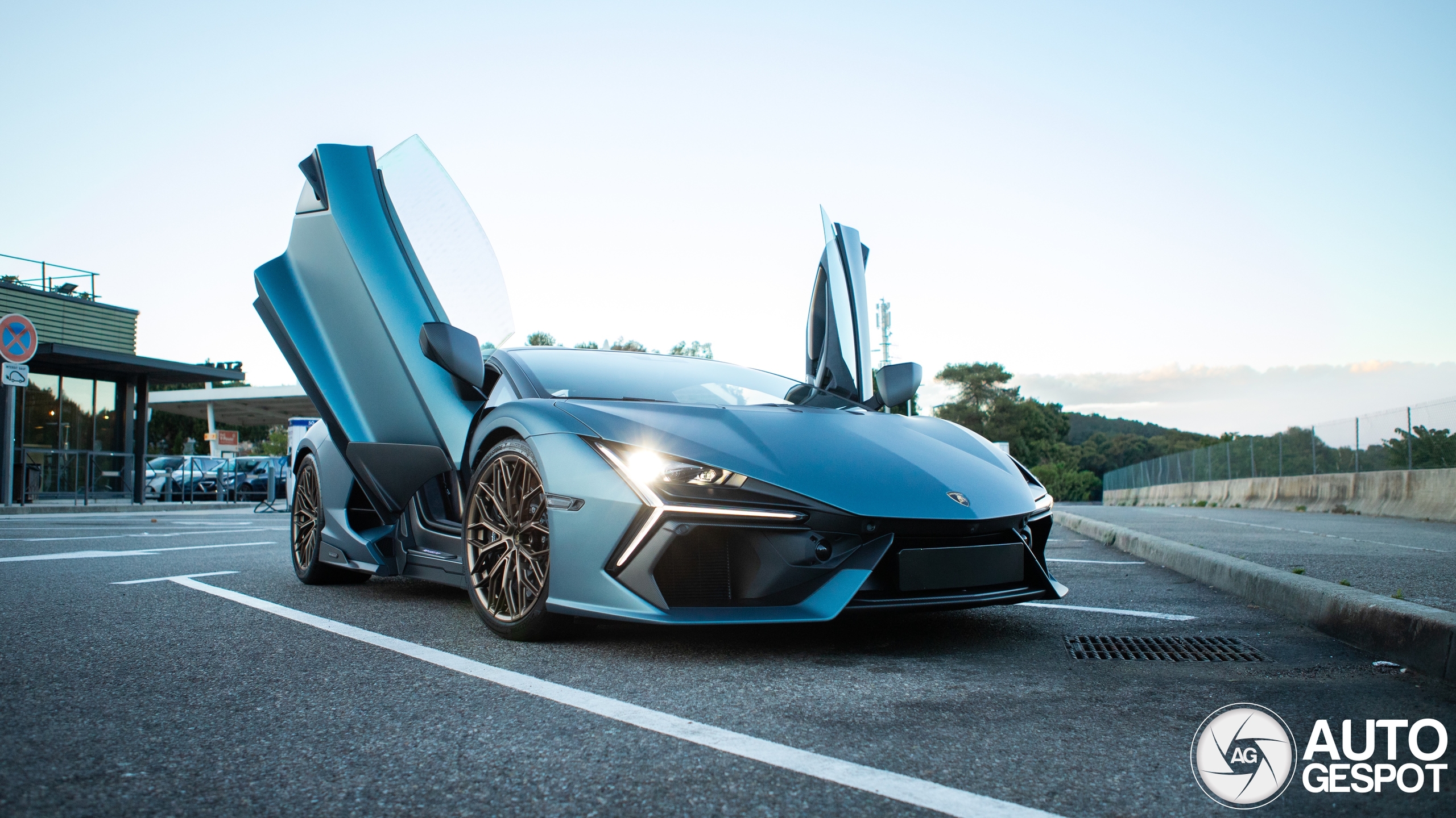 Lamborghini Revuelto