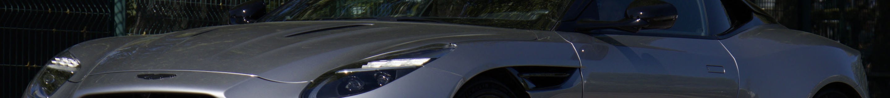 Aston Martin DB12
