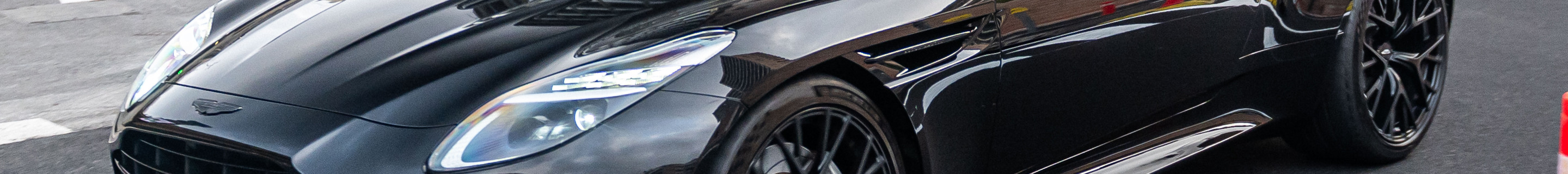 Aston Martin DB12