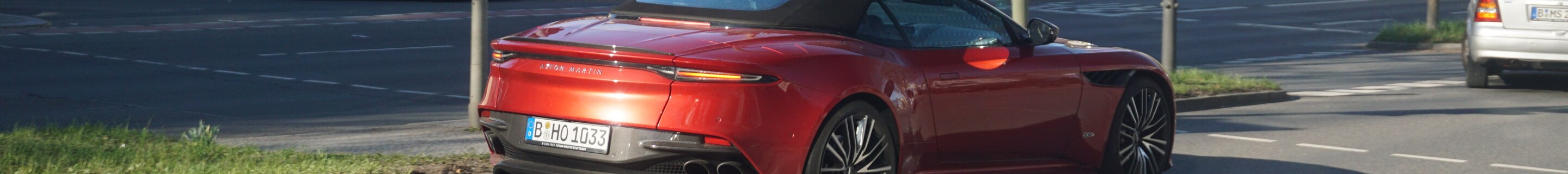 Aston Martin DBS Superleggera Volante