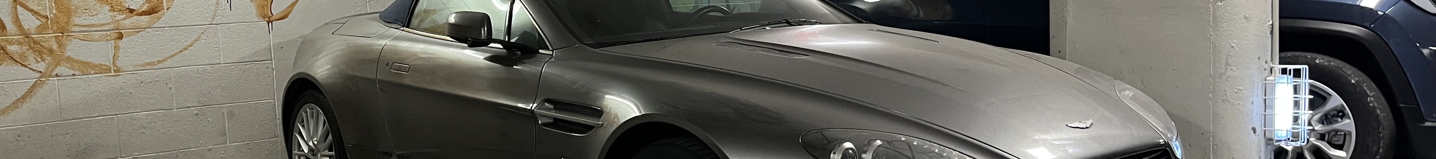 Aston Martin V8 Vantage Roadster