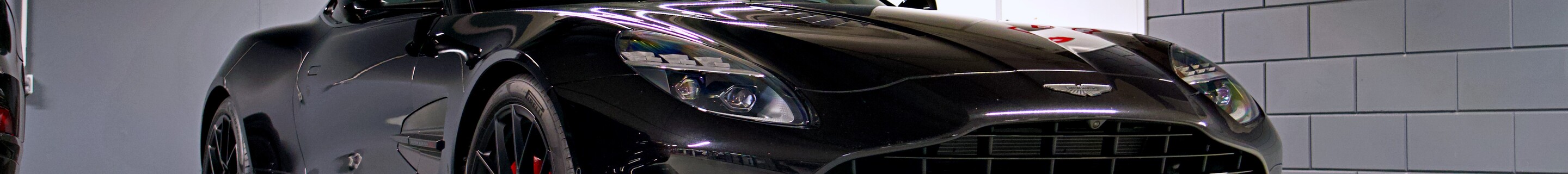 Aston Martin Vanquish 2025