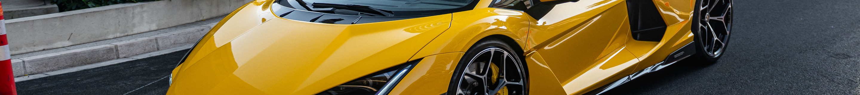 Lamborghini Revuelto