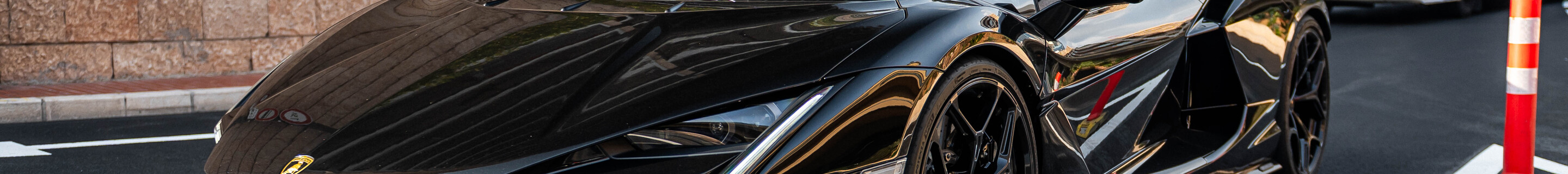 Lamborghini Revuelto